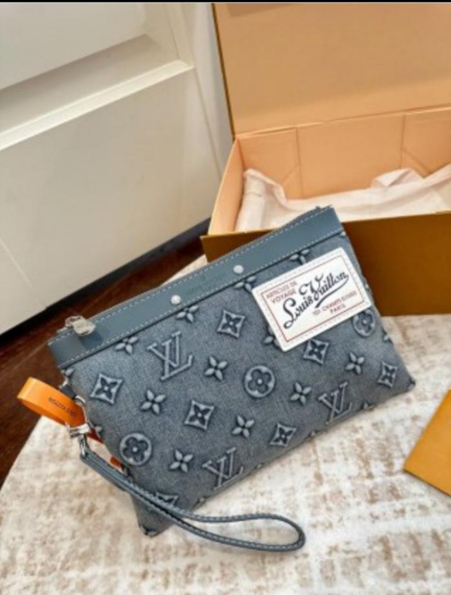 LV Pouchette To Go Signature Parallel